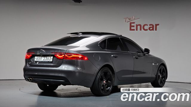 Jaguar XF 2017 — photo 2