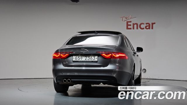 Jaguar XF 2017 — photo 4