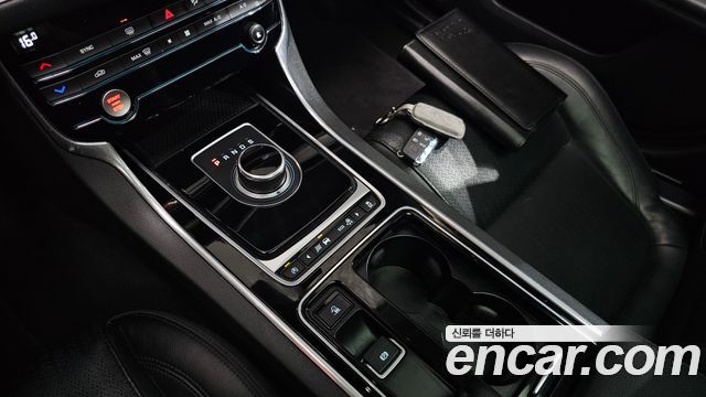 Jaguar XF 2017 — photo 12