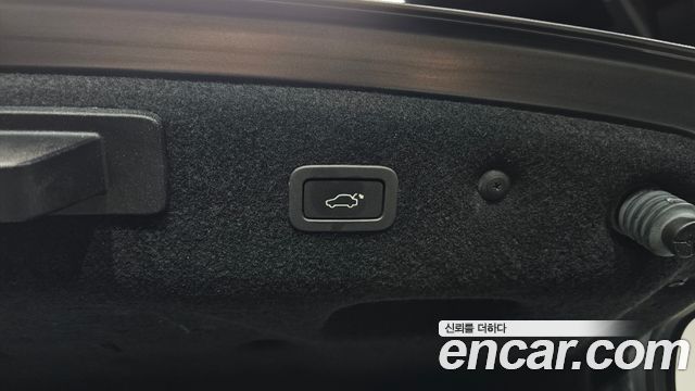 Jaguar XF 2017 — photo 27