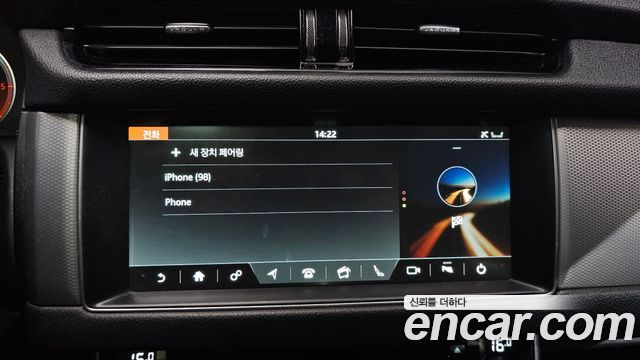 Jaguar XF 2017 — photo 28