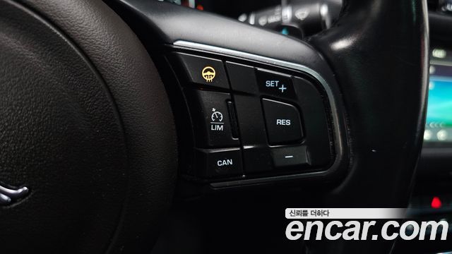 Jaguar XF 2017 — photo 33