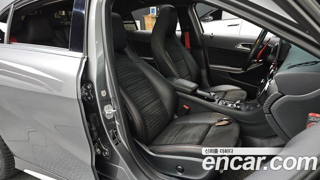 Mercedes-Benz A-Class 2018 — photo 11
