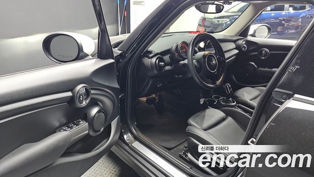 Mini Cooper 2021 — photo 13