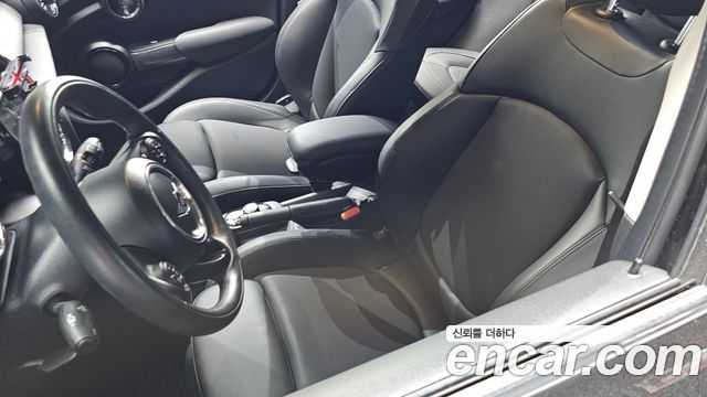 Mini Cooper 2021 — photo 23