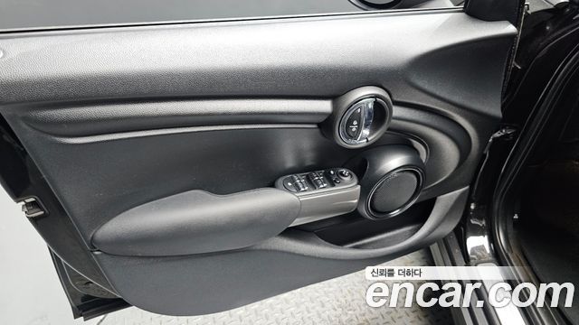 Mini Cooper 2021 — photo 14