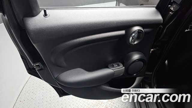 Mini Cooper 2021 — photo 15