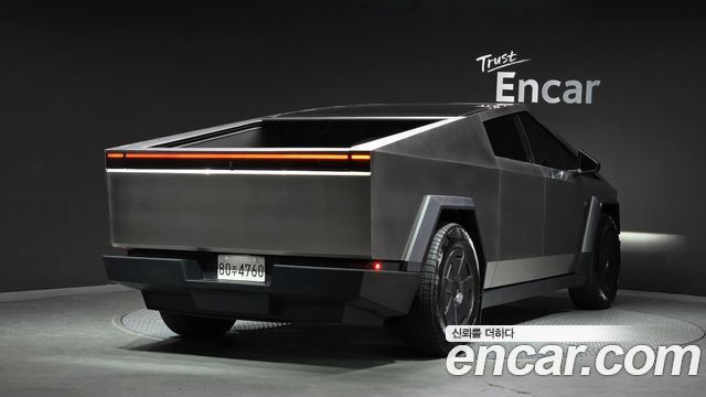 Tesla Cybertruck 2026 — photo 2