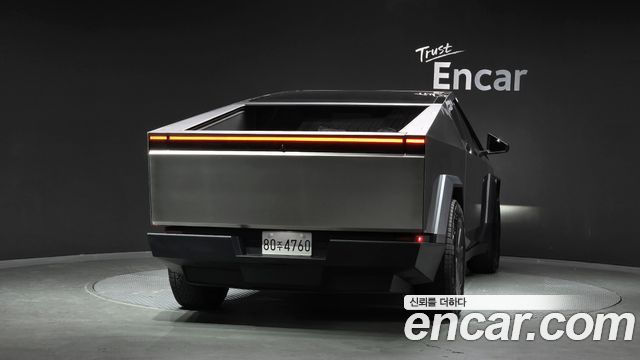 Tesla Cybertruck 2026 — photo 4