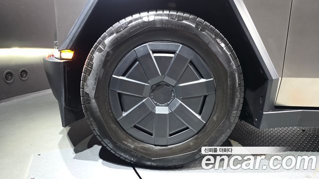 Tesla Cybertruck 2026 — photo 5