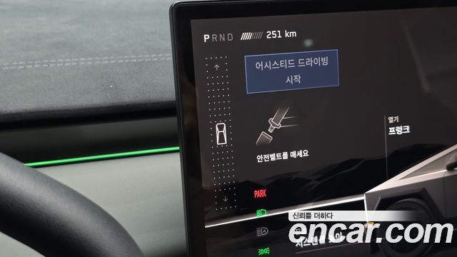 Tesla Cybertruck 2026 — photo 9