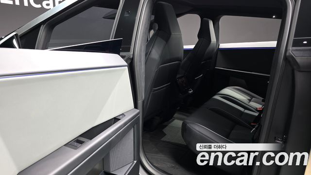 Tesla Cybertruck 2026 — photo 11