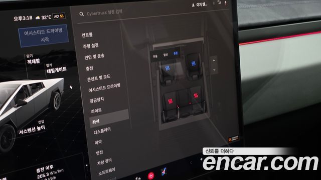 Tesla Cybertruck 2026 — photo 17
