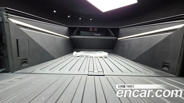 Tesla Cybertruck 2026 — photo 20