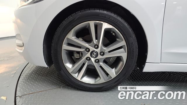Hyundai AVANTE 2017 — photo 5