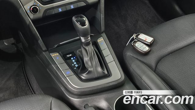 Hyundai AVANTE 2017 — photo 9