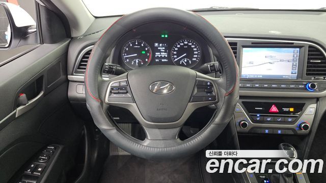 Hyundai AVANTE 2017 — photo 13