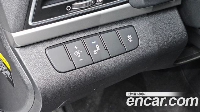 Hyundai AVANTE 2017 — photo 14
