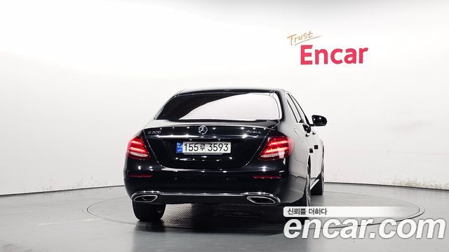 Mercedes-Benz E-Class 2019 — photo 4