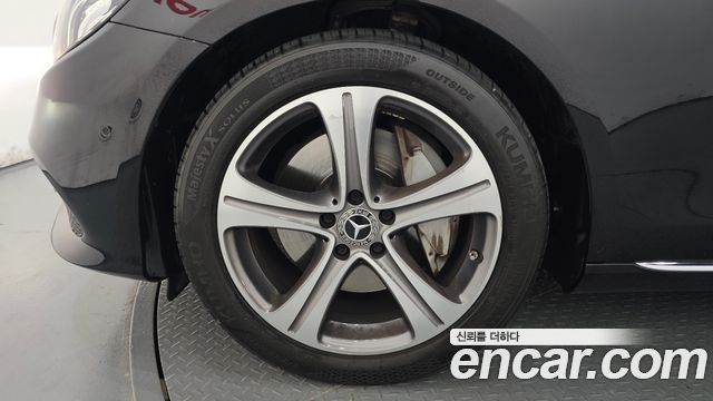 Mercedes-Benz E-Class 2019 — photo 5