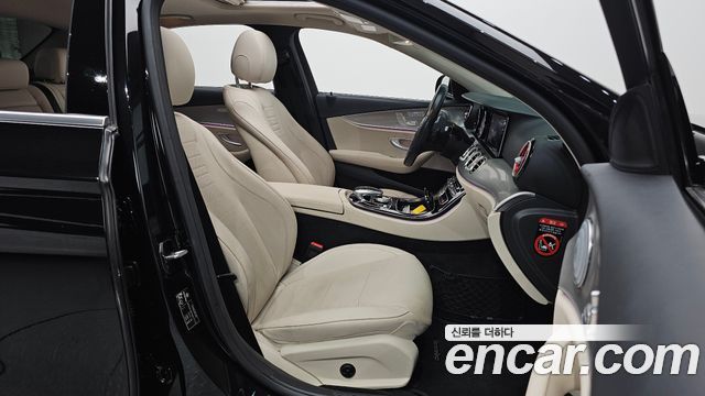 Mercedes-Benz E-Class 2019 — photo 13