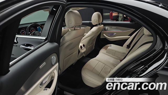 Mercedes-Benz E-Class 2019 — photo 18