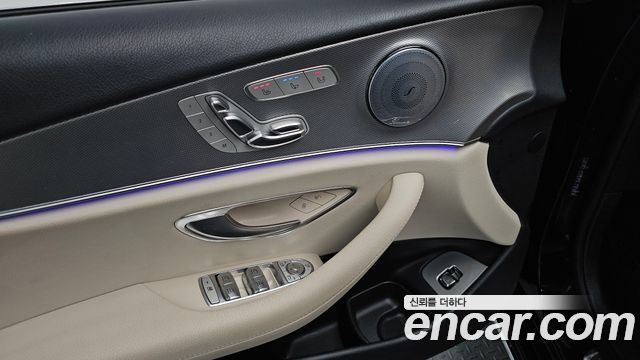 Mercedes-Benz E-Class 2019 — photo 24