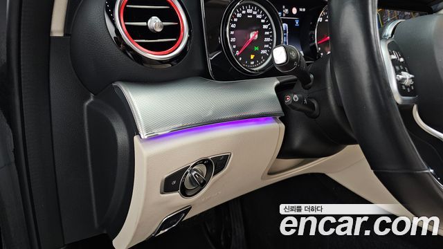 Mercedes-Benz E-Class 2019 — photo 25