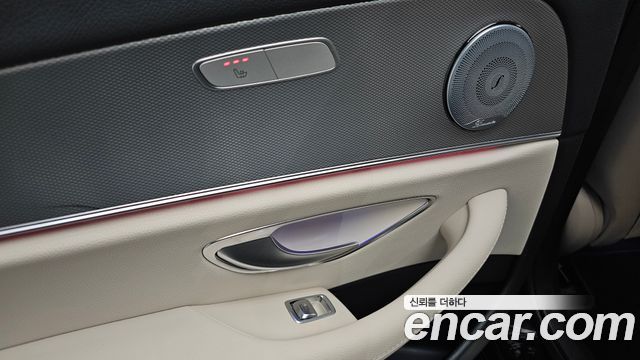 Mercedes-Benz E-Class 2019 — photo 26