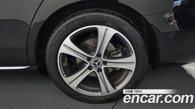 Mercedes-Benz E-Class 2019 — photo 7