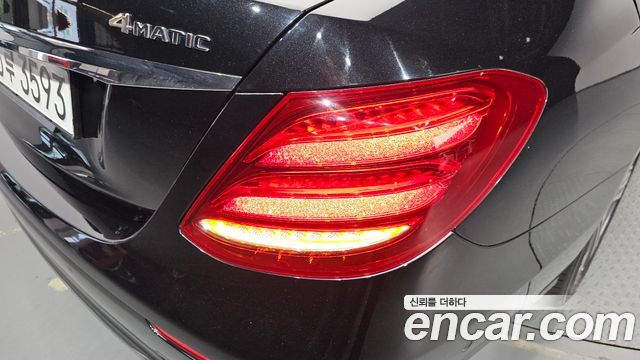 Mercedes-Benz E-Class 2019 — photo 9