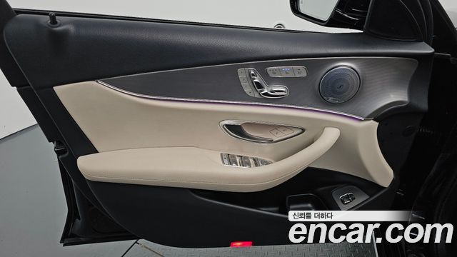 Mercedes-Benz E-Class 2019 — photo 14