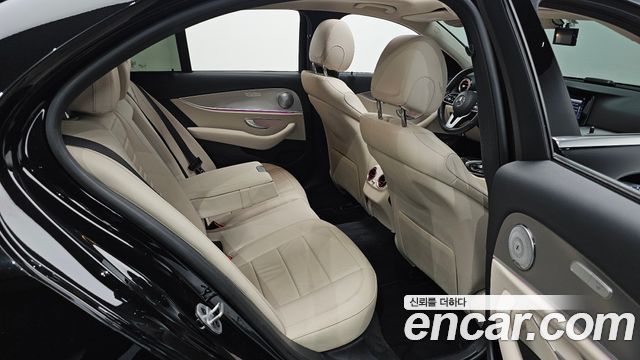 Mercedes-Benz E-Class 2019 — photo 16