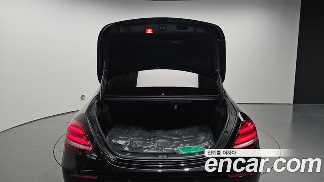 Mercedes-Benz E-Class 2019 — photo 28