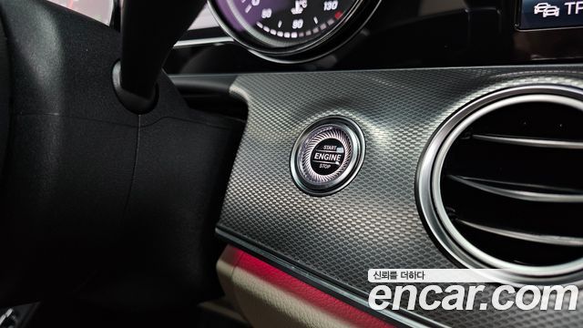 Mercedes-Benz E-Class 2019 — photo 30
