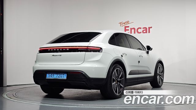 Porsche Macan 2025 — photo 2