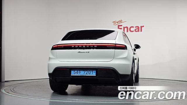 Porsche Macan 2025 — photo 4
