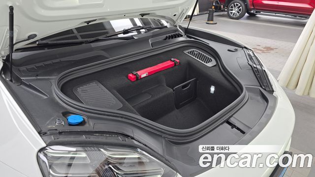 Porsche Macan 2025 — photo 6
