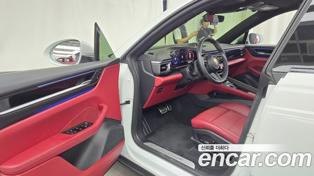 Porsche Macan 2025 — photo 13
