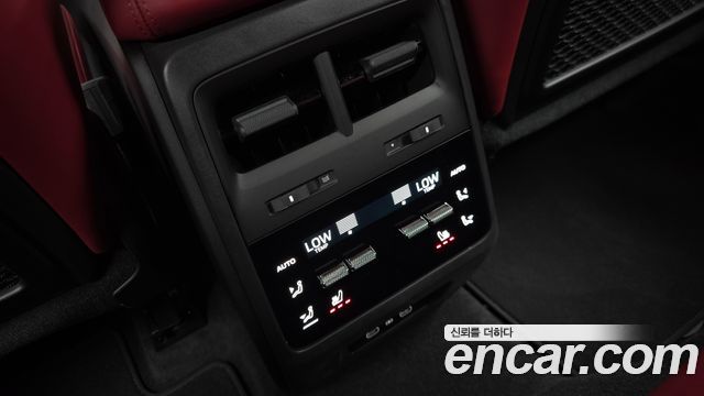 Porsche Macan 2025 — photo 24