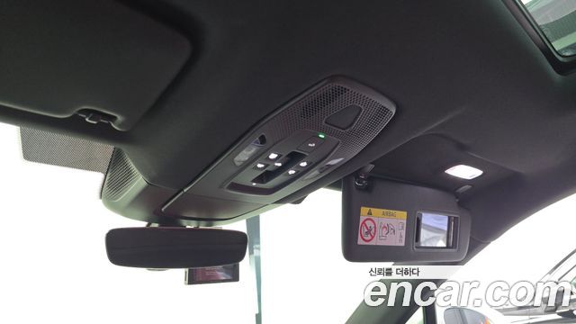 Porsche Macan 2025 — photo 25
