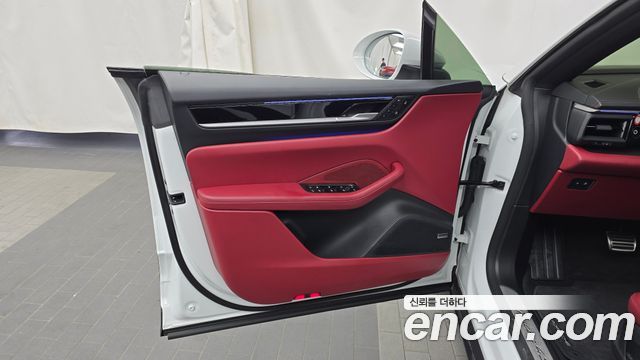 Porsche Macan 2025 — photo 14