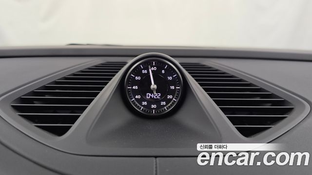Porsche Macan 2025 — photo 29