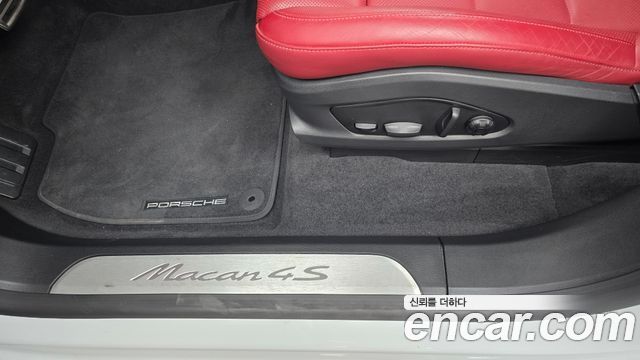 Porsche Macan 2025 — photo 31