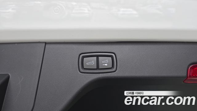 Porsche Macan 2025 — photo 32