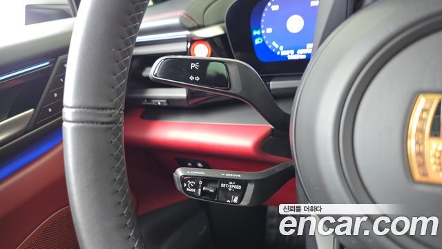 Porsche Macan 2025 — photo 34
