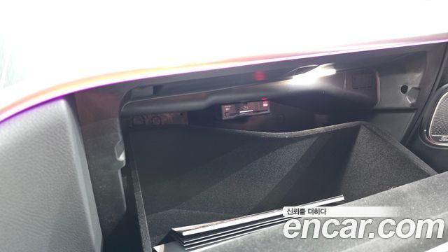 Mercedes-Benz GLC-Class 2025 — photo 28