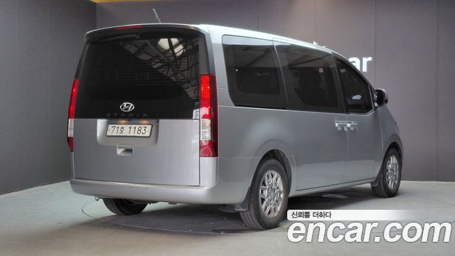 Hyundai Staria 2022 — photo 2