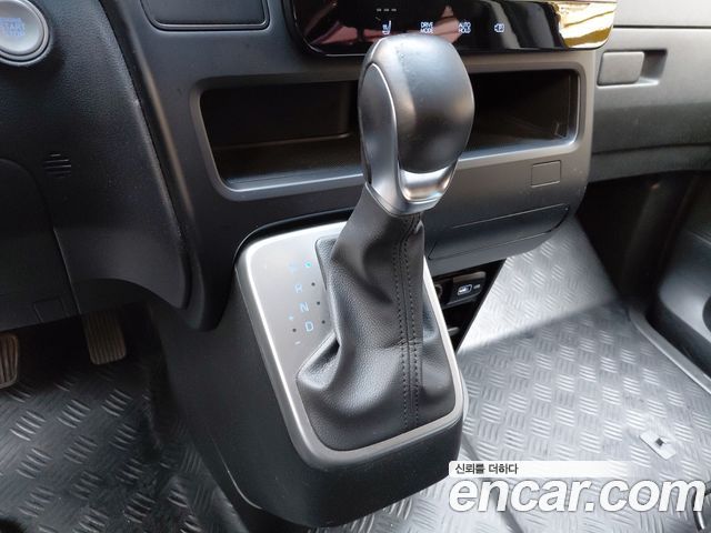 Hyundai Staria 2022 — photo 12