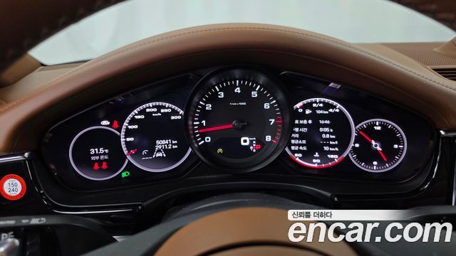 Porsche Panamera 2023 — photo 11